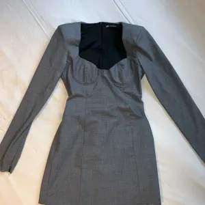 Siva haljina – ZARA