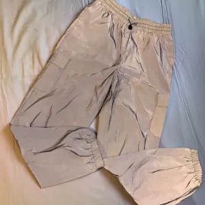 FOREVER 21 reflektujuća trenerka