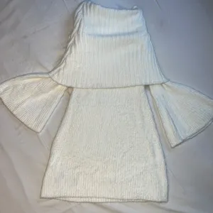 Bela kratka plisirana haljina – SHEIN