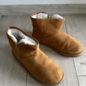 Ravne čizmice