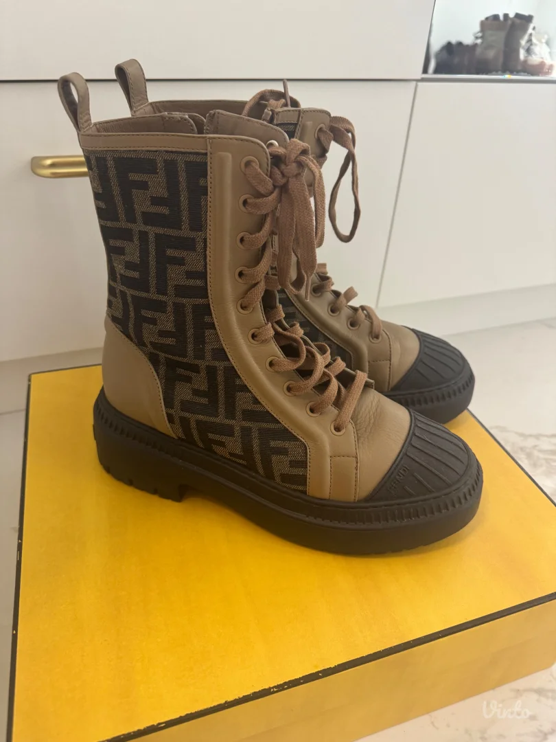 Fendi čizme