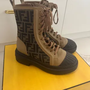 Fendi čizme