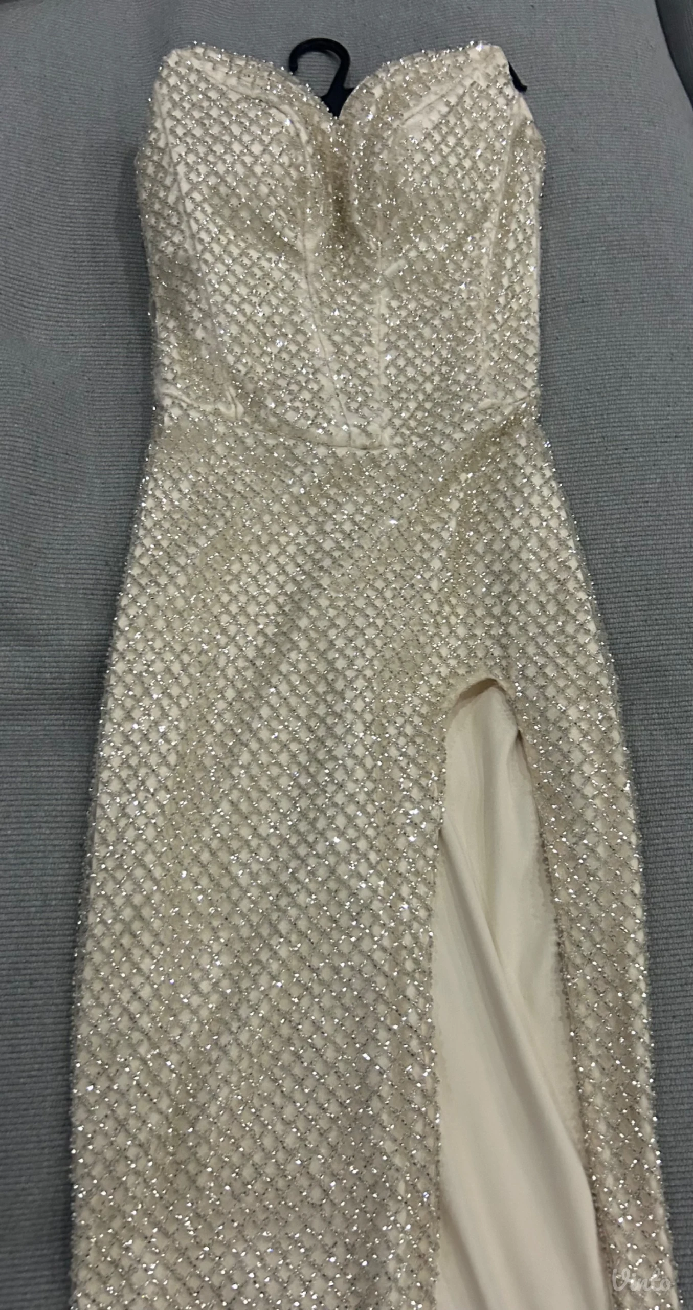 Elegantna šivena haljina