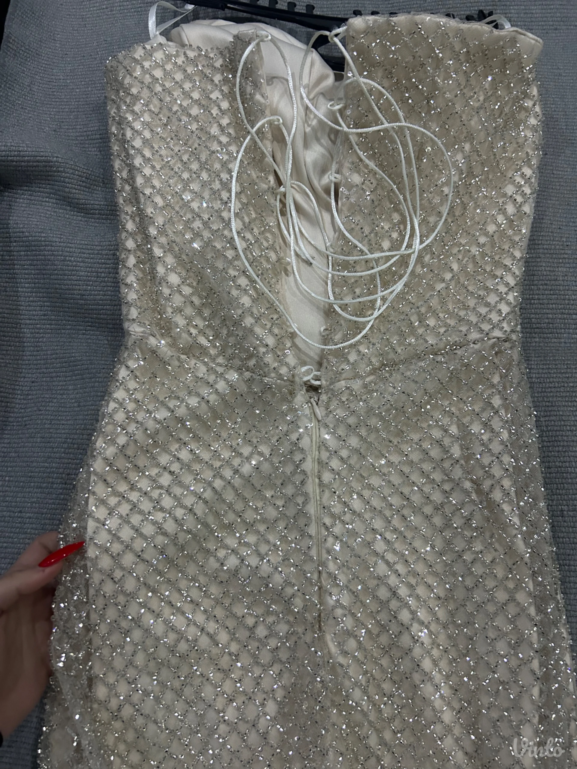 Elegantna šivena haljina