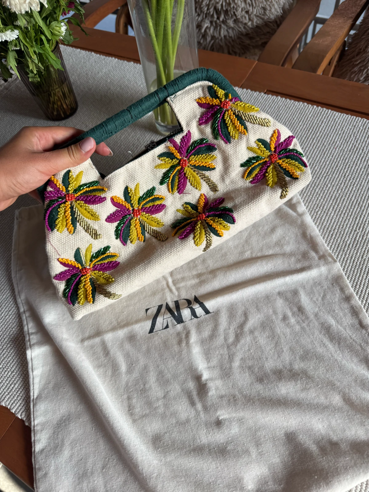 Zara letnja torbica sa palmama