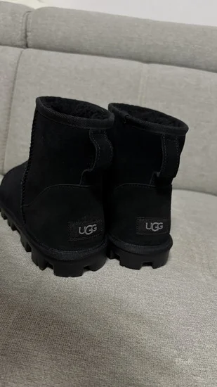 UGG cizme nove br.38