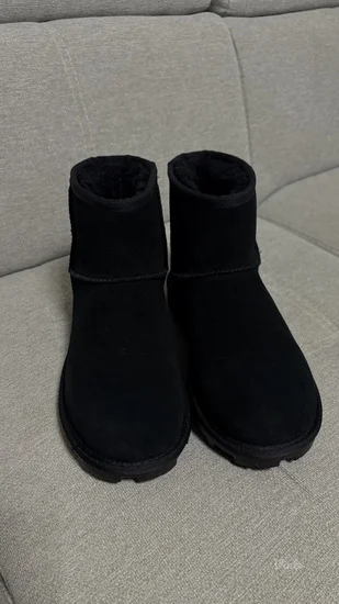 UGG cizme nove br.38