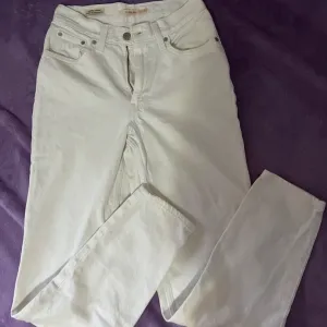 Levis zenske bele farmerice