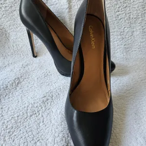 Calvin Klein salonke