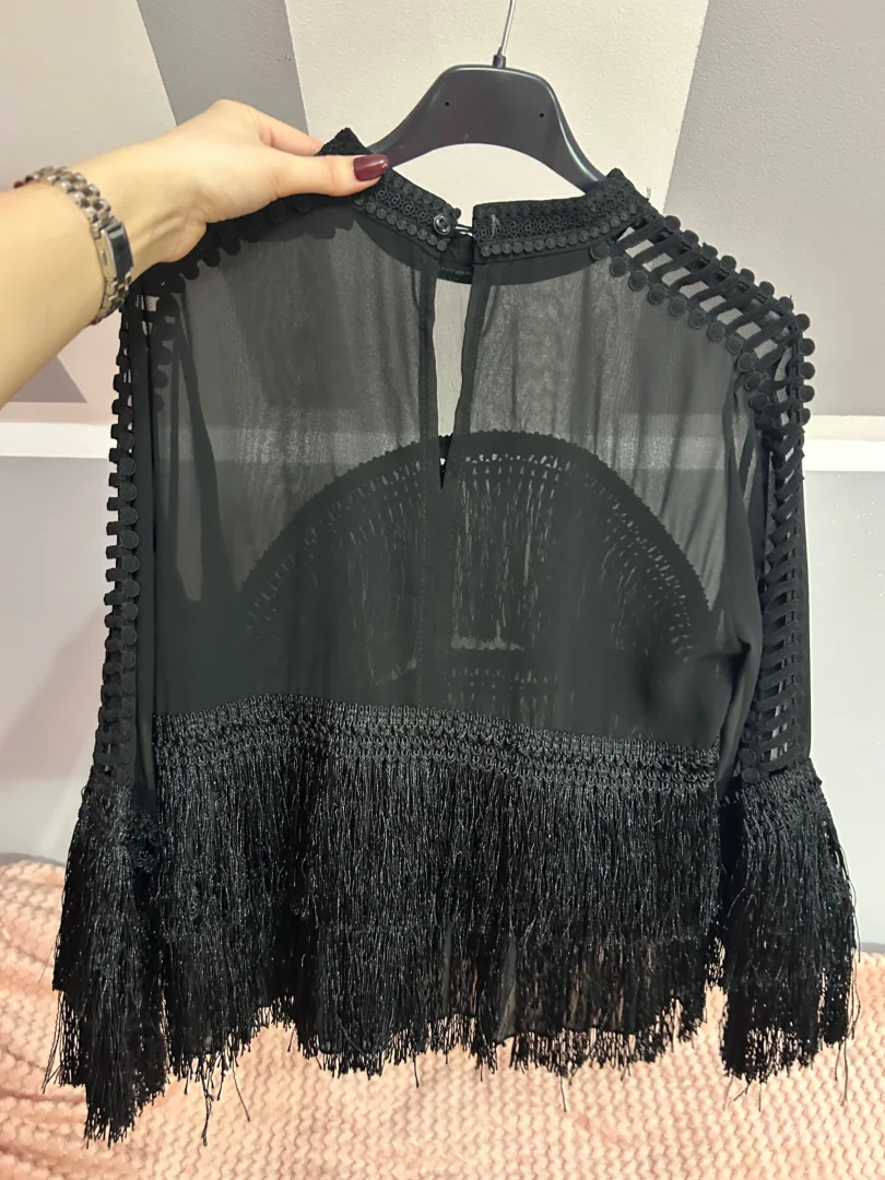 Crna bluza sa resama