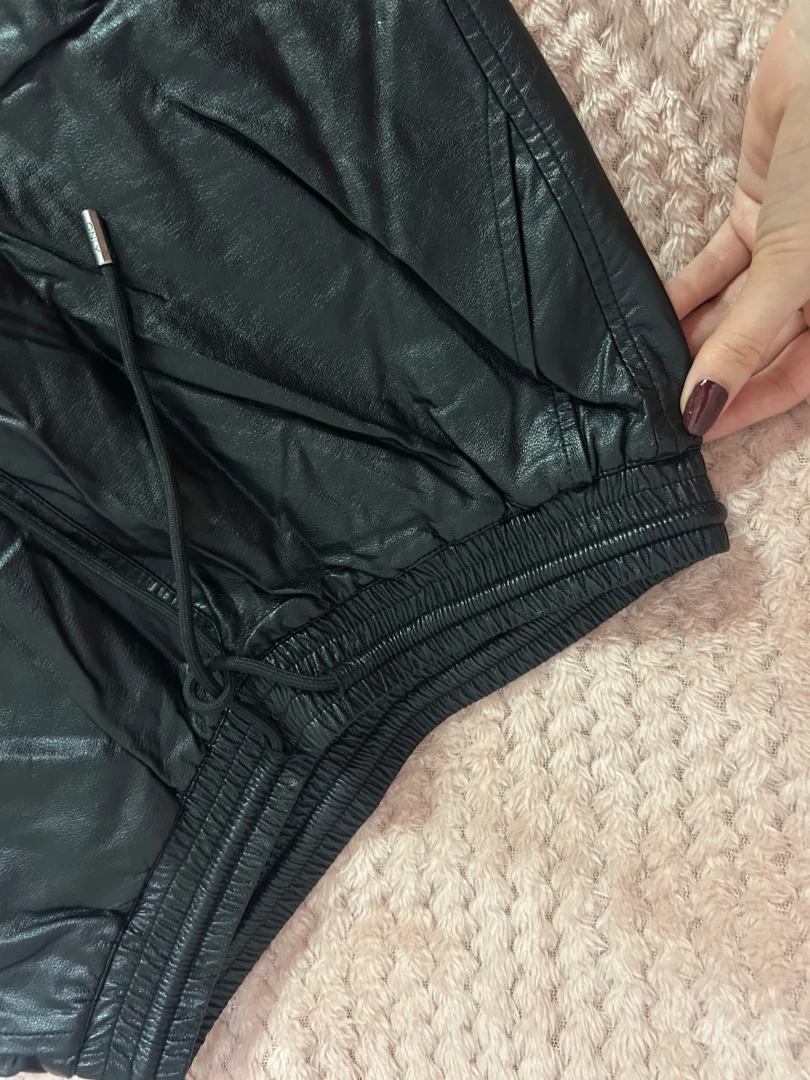 Kozne pantalone crne