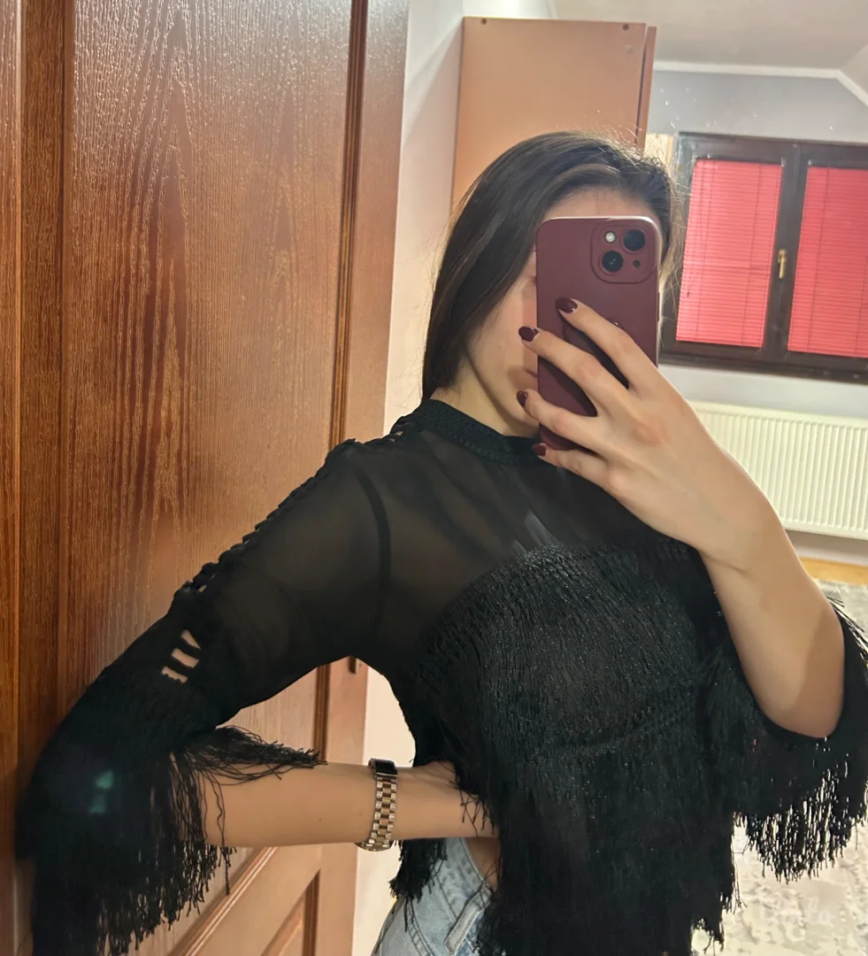 Crna bluza sa resama