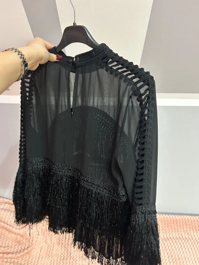 Crna bluza sa resama