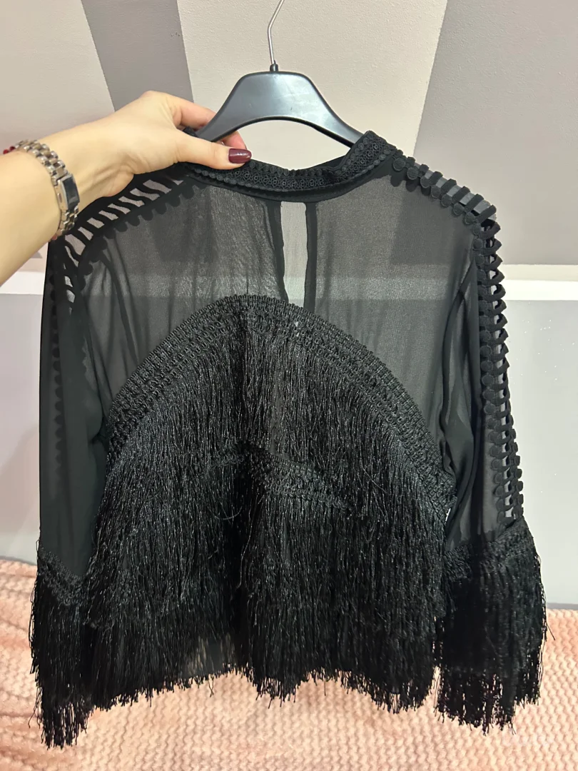 Crna bluza sa resama