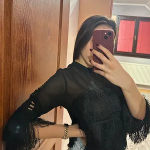 Crna bluza sa resama