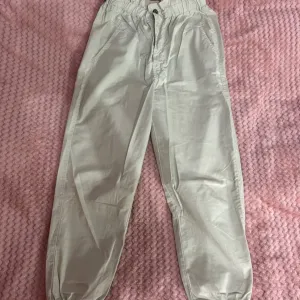 Pantalone svetlo zelene