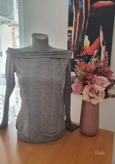 NOVO Prelepa H&M bluza