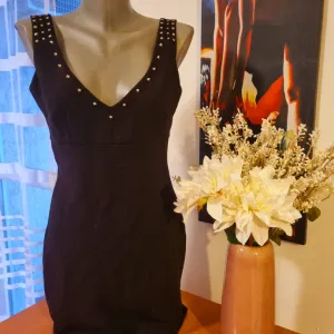 NOVO Mala ZARA crna haljina