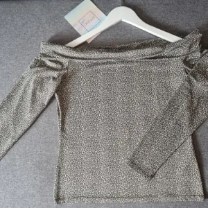 NOVO Prelepa H&M bluza