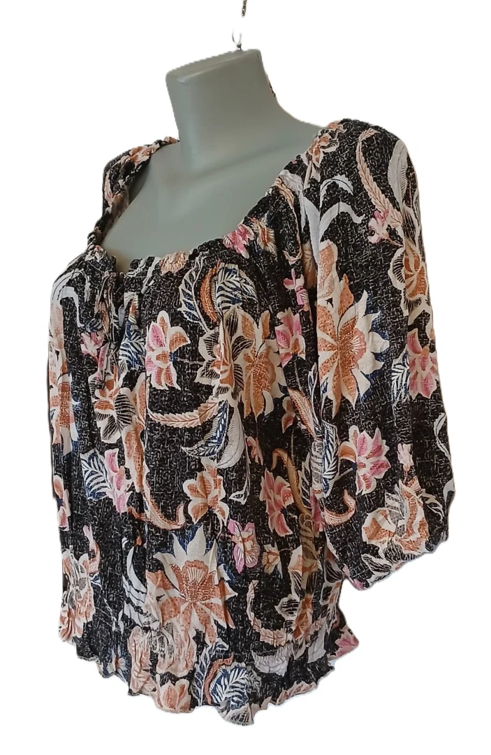 Prelepa cvetna bluza