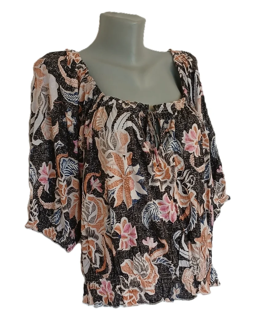 Prelepa cvetna bluza