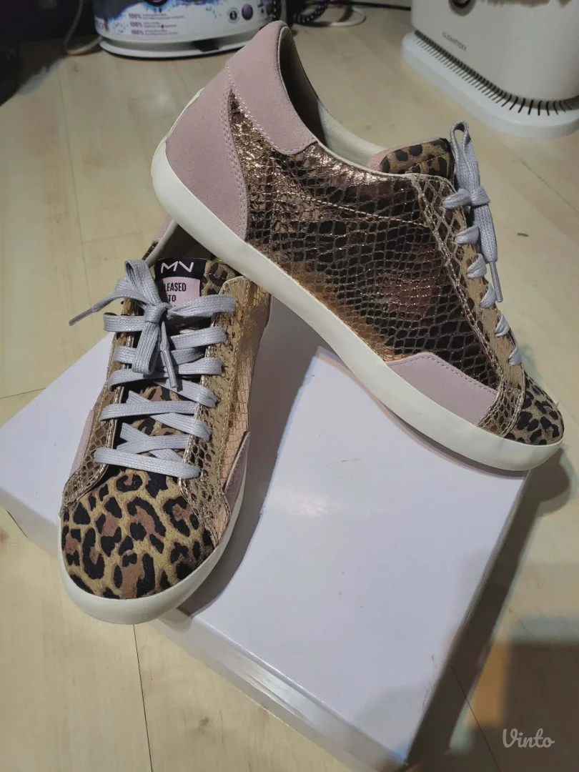 Skechers by mark Nason