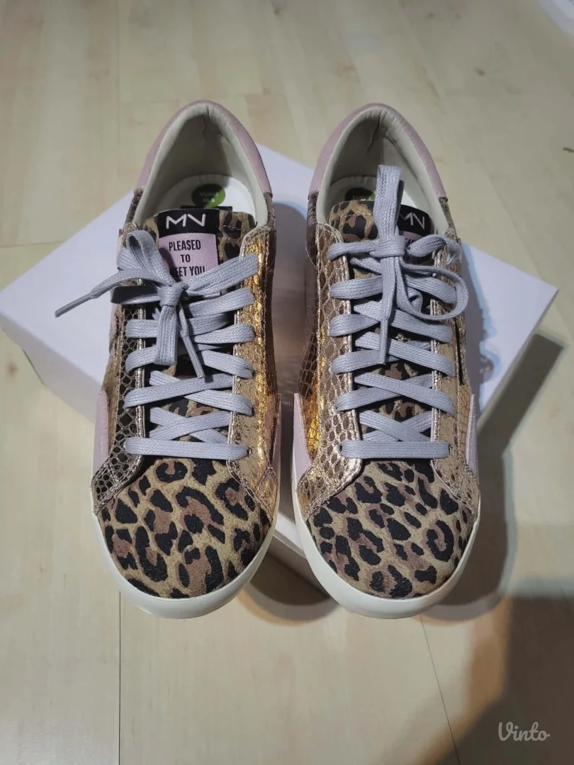 Skechers by mark Nason