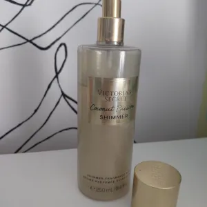 Victoria's Secret Coconut Passion mist za telo