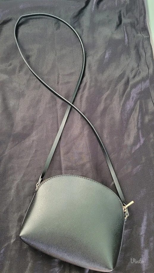 H&m crna kozna torbica