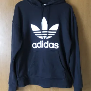 Adidas duks sa kapuljacom