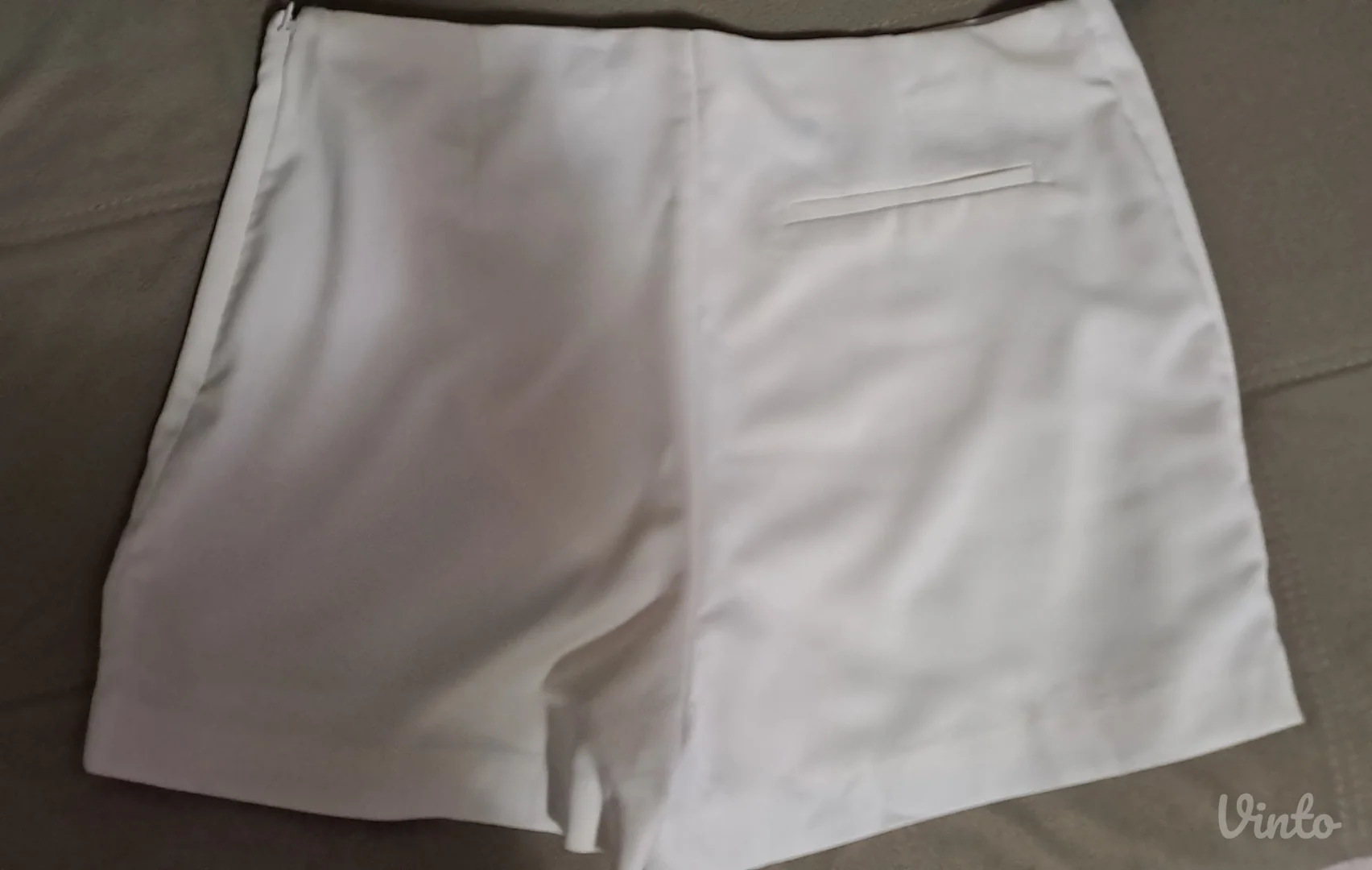 Suknja-šorts na preklop sa etiketom