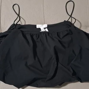 H&M Crni krop, etiketa