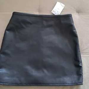 Mini kozna suknja
