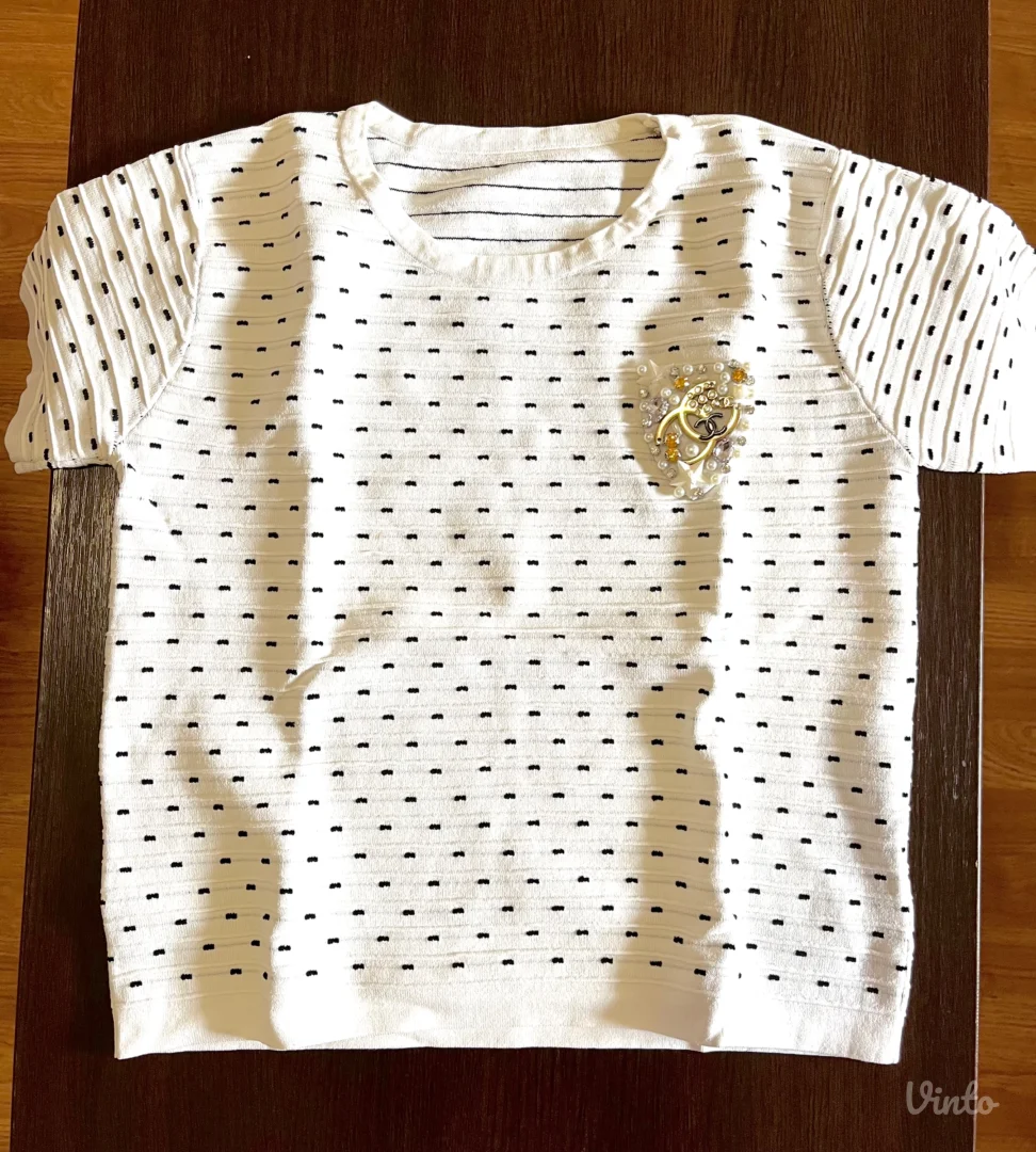 Chanel majica sa bisernim detaljima