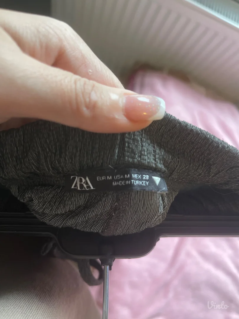 Zara model Sirokih pantalona sivo-crne