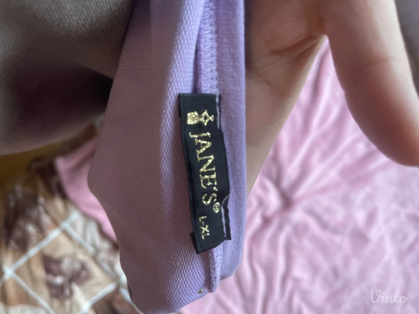 Lila majica sa perlama