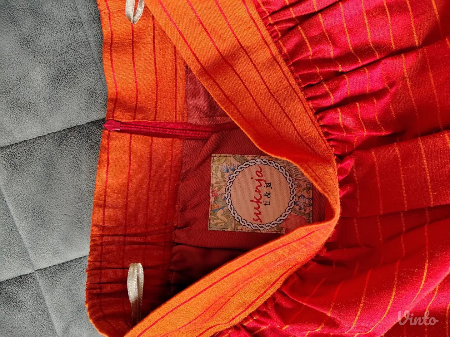 Dizajnerska suknja – autorski komad