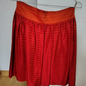 Dizajnerska suknja – autorski komad