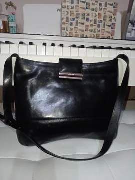 Mona torba odlična manja torba