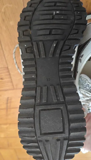 Lv Supreme patike NOVO