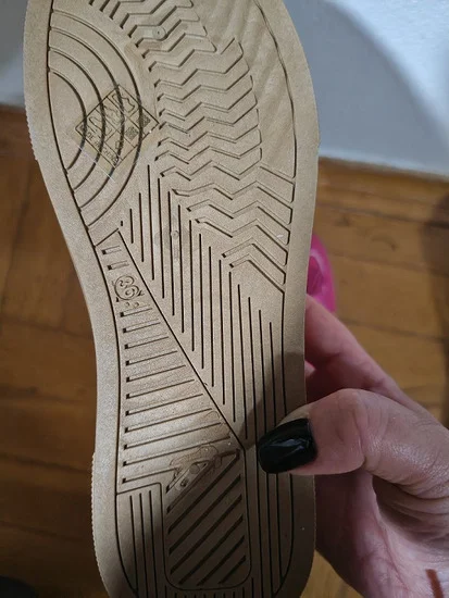 Patike NOVO