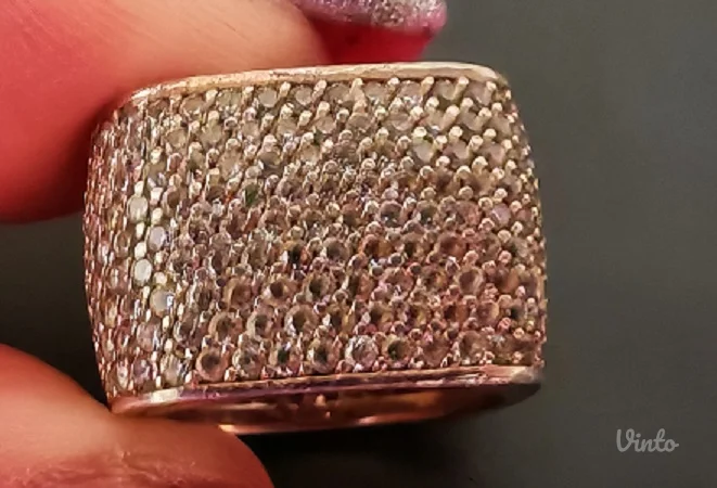 Četvrtasti srebrni prsten