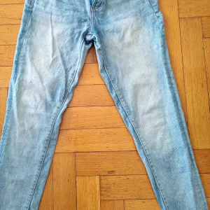 Zara skinny farmerice