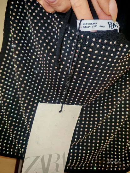 Novo sa etiketom, zara topic sa kristalima s / m