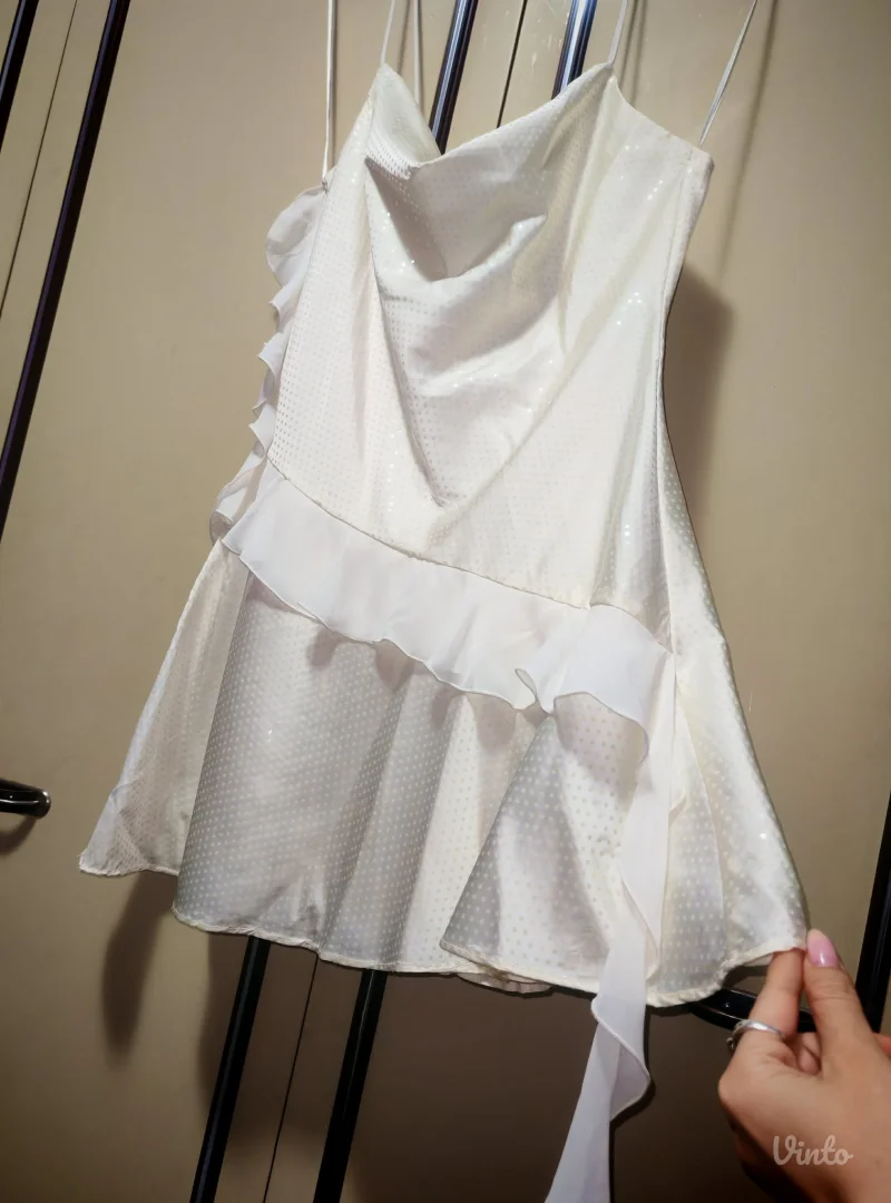 Zara bela ruffle haljina sa strasom s, slabiji M