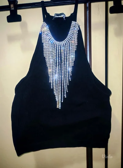 Zara top sa ''ogrlicom'' xs-s