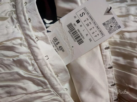 Zara romanticna bluza sa 3 D cvetovima s-m