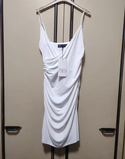 Zara bela mini drapirana haljina s/m