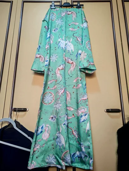 Zara satenska zodiak midi haljina xs - s
