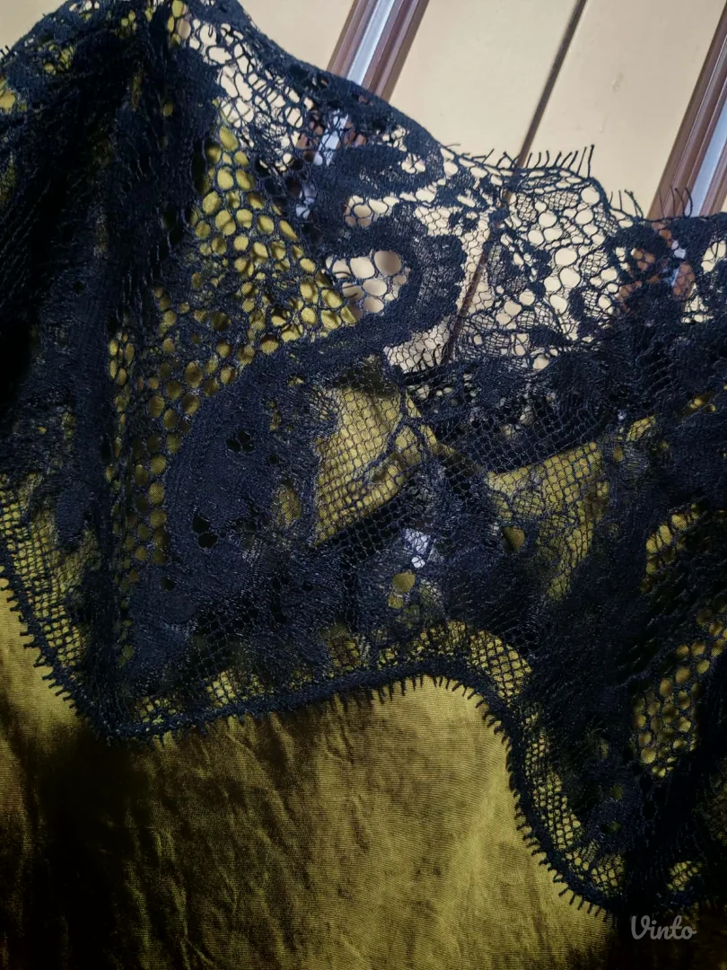 Zara asimetricna svilena maslinasta haljina sa cipkom s, slabiji M